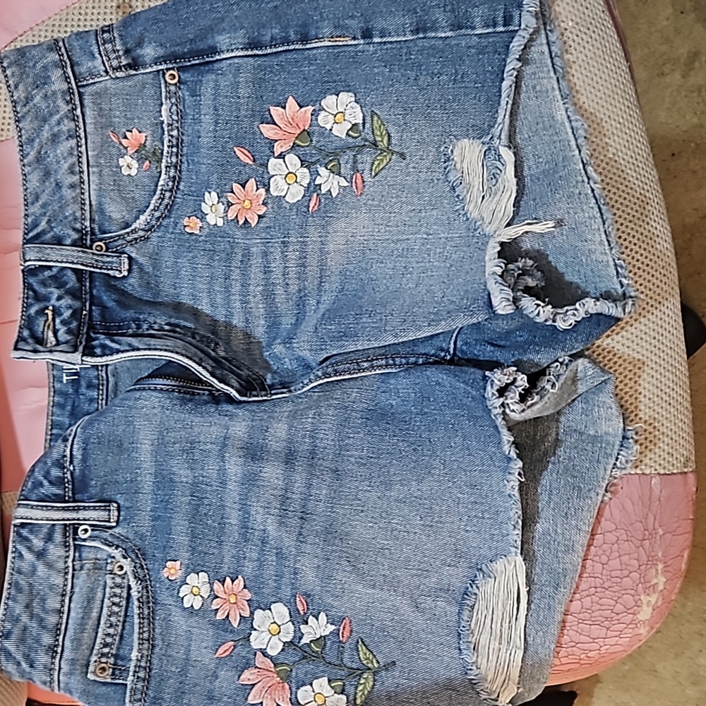 Shorts - Picture 5 of 6